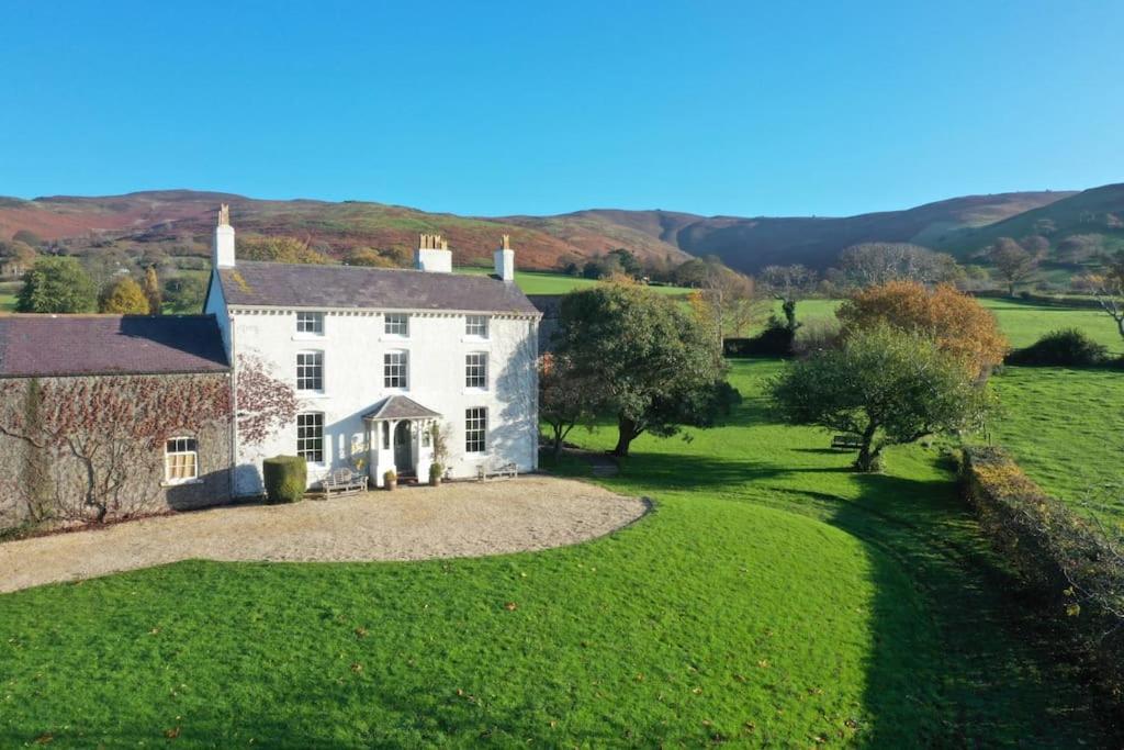 Georgian Country House -Panoramic Views -Sleeps 12 Ruthin Exteriér fotografie
