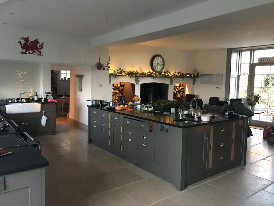 Georgian Country House -Panoramic Views -Sleeps 12 Ruthin Exteriér fotografie
